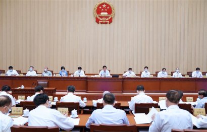 澳门英皇网址： presides over the first plenary meeting of the 21st